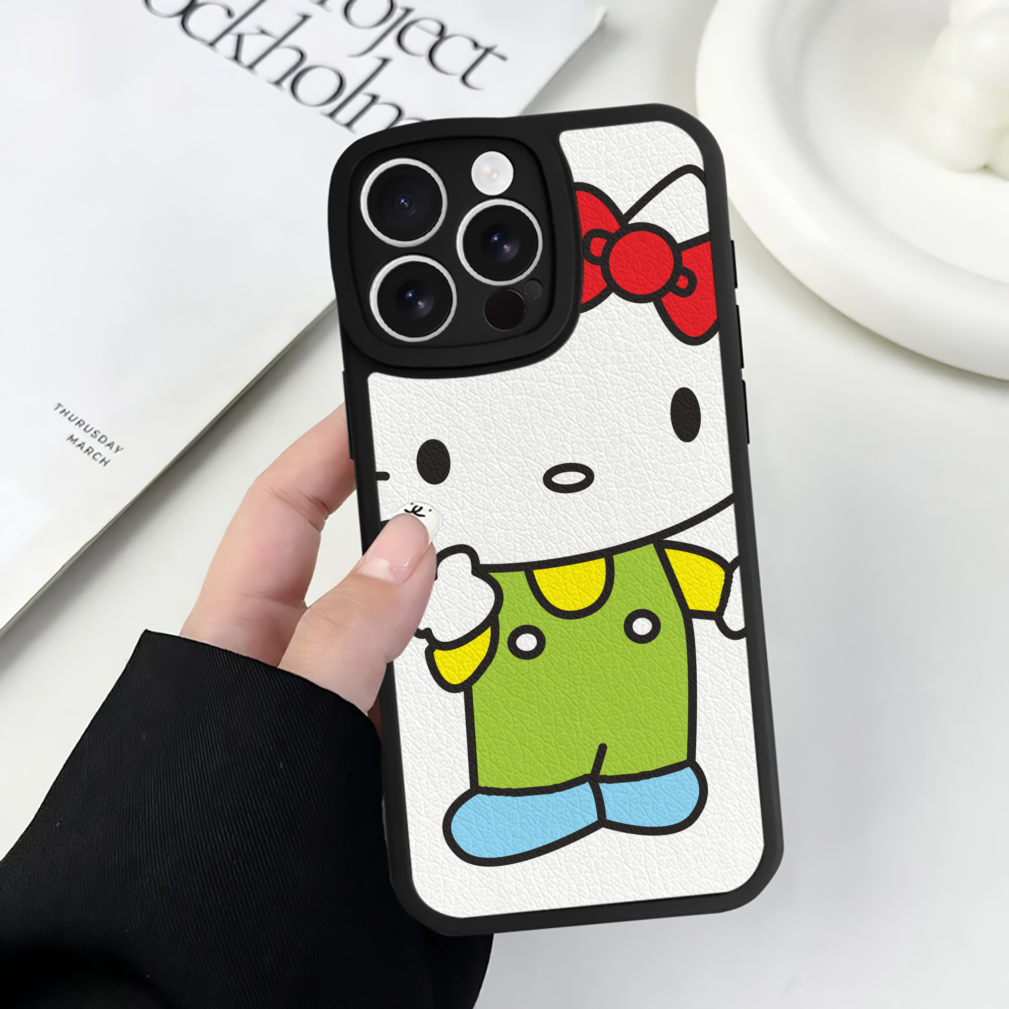 （画像用） Hello Kitty ハローキティ 【iPhone 16シリーズ対応】シリコンスマホケース（レザー調） 材質：シリコン